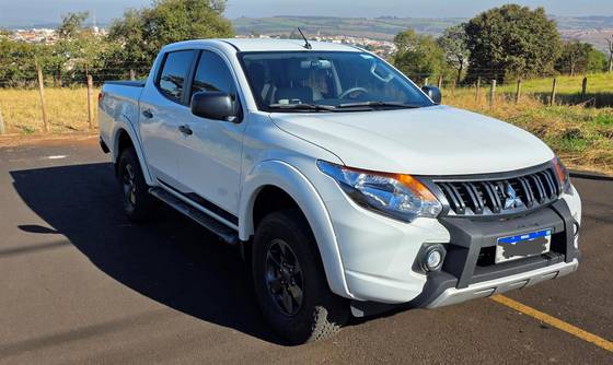 MITSUBISHI L200 TRITON 2.4 16V TURBO DIESEL GL CD 4X4 MANUAL